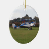 離陸のために並べられるJackaroo セラミックオーナメント (右)