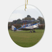 離陸のために並べられるJackaroo セラミックオーナメント (左)