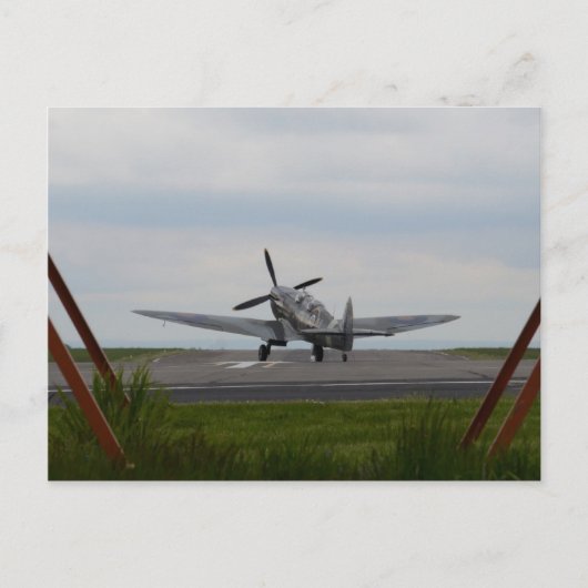 離陸の準備ができているスピットファイア ポストカード (正面)
