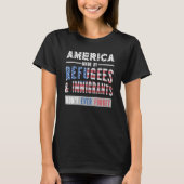 難民と移民によって作られたアメリカは決して~しない Tシャツ (正面)