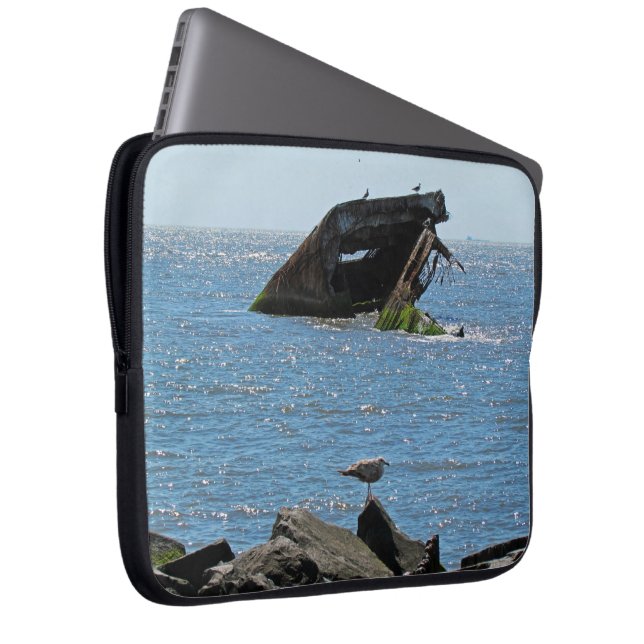 難破船 ラップトップスリーブ (正面右)