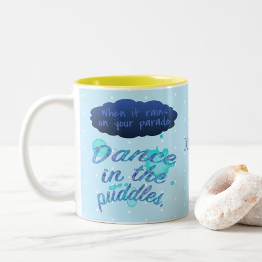 雨がインスピレーション勇気付けられる引用文 ツートーンマグカップ (ドーナツ)