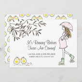 雨が降っているベビーピンクの傘ママ妊娠 案内状 (正面/裏面)