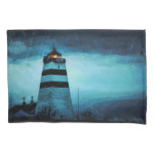 雨が降り注ぐ夜の青いライトハウスタワー 枕カバー (正面)