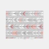 雨が降るエレガントで暖かい灰色白のピンクの矢 フリースブランケット (正面(横))