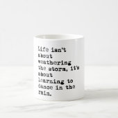 雨で踊ること コーヒーマグカップ (中央)