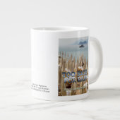 雨には金が有り過ぎる ジャンボコーヒーマグカップ (正面右)