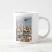 雨には金が有り過ぎる ジャンボコーヒーマグカップ (右)