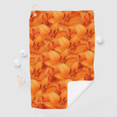 雨のキスを受けたオレンジ色のアジアのタイガーライリー ゴルフタオル (インサイチュ)