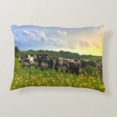 雨の下でスペックルパーク牛、サンセットスカイ アクセントクッション (裏面)