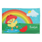 雨の中かわいいハッピーアヒルと虹 枕カバー (裏面)