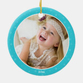 雨の中かわいいハッピーダックとレインボーカスタムフォト セラミックオーナメント (裏面)