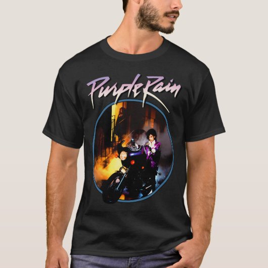 雨の中でオートバイに乗る男 Tシャツ (正面)