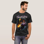 雨の中でオートバイに乗る男 Tシャツ (正面フル)