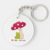 雨の中でカエルとキノコを座らせたかわいい漫画 キーホルダー (裏面)