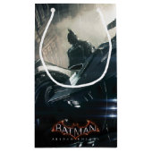 雨の中でバットモービルを持つバットマン スモールペーパーバッグ (裏面)