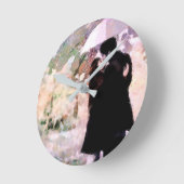 雨の中で愛キスをするするカップル抽象芸術アート ラウンド壁時計 (傾斜)