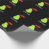 雨の中で梨の前におもしろい付けられた梨のプンダークBG ラッピングペーパー (角)