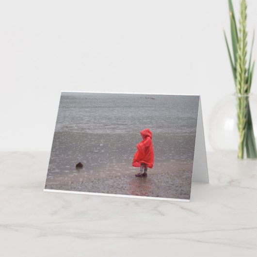 雨の中に赤いレインコートを着た子供 サンキューカード (正面)