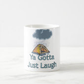 雨の中のキャンプ コーヒーマグカップ (中央)