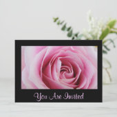 雨の中のピンクのバラのパーティの招待状 招待状 (スタンド正面)