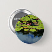 雨の中のピンクの蓮 缶バッジ (正面&裏面)