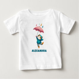 雨の中の傘踊りのかわいい子猫 ベビーTシャツ