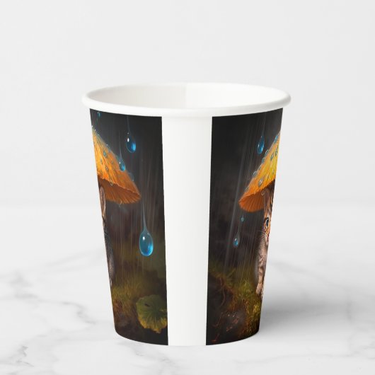 雨の中の子猫 紙コップ (左)