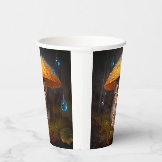 雨の中の子猫 紙コップ (右)