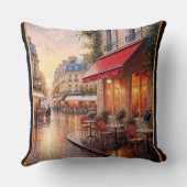 雨の多い町のカフェに金色の夕日の光 クッション (裏面)