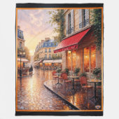 雨の多い町のカフェに金色の夕日の光 フリースブランケット (正面)