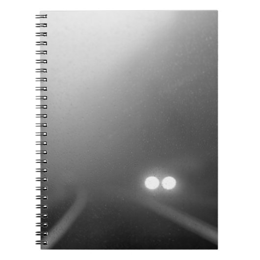 雨の夜の防風機のヘッドライト ノートブック (正面)