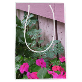 雨の後の庭 – マーサのブドウ畑 ミディアムペーパーバッグ