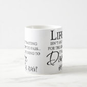 雨の感動的なダンス モーフィングマグカップ (中央)