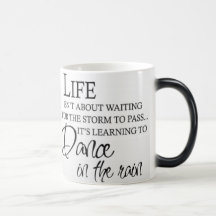 雨の感動的なダンス