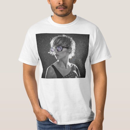 雨の日のサングラス Tシャツ (正面)