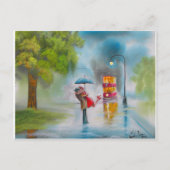 雨の日の赤いトラムのロマンチックなカップルの傘 ポストカード (正面)