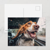 雨の日の車の中の興奮した犬 アートプリント ポストカード (正面/裏面)