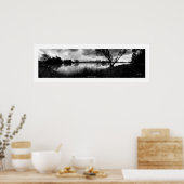 雨の日テキサス州で白黒の牧場 ポスター (キッチン)