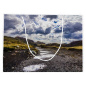 雨の日Torres Del Paine NP ラージペーパーバッグ (裏面)