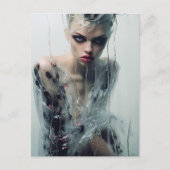 雨の窓澄んの後ろの婦人のプラスチックのドレス ポストカード (正面)