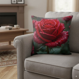 雨エレガント中の赤いバラ – 鮮やかフローラ クッション