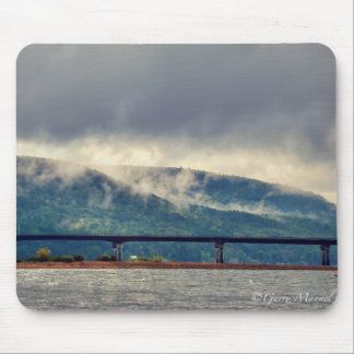 雨上がりの山々 マウスパッド