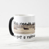 雨具（牛が横たわる） モーフィングマグカップ (正面左)