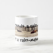 雨具（牛が横たわる） モーフィングマグカップ (中央)