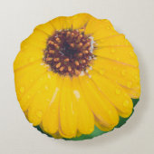 雨後の明るい黄色の花 ラウンドクッション (裏面)