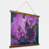 雨後の紫色の虹彩 吊り下げ型タペストリー (傾斜あり)