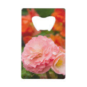 雨後の繊細なピンクの花 クレジットカード栓抜き (正面)