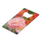 雨後の繊細なピンクの花 クレジットカード栓抜き (裏面アングル)