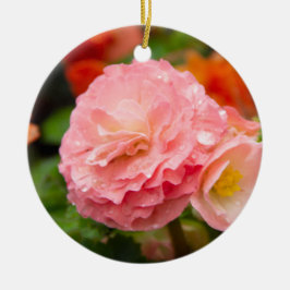 雨後の繊細なピンクの花 セラミックオーナメント